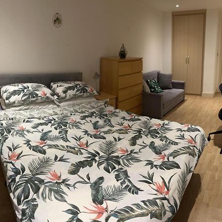 Large Room And Private Bathroom Londres Extérieur photo