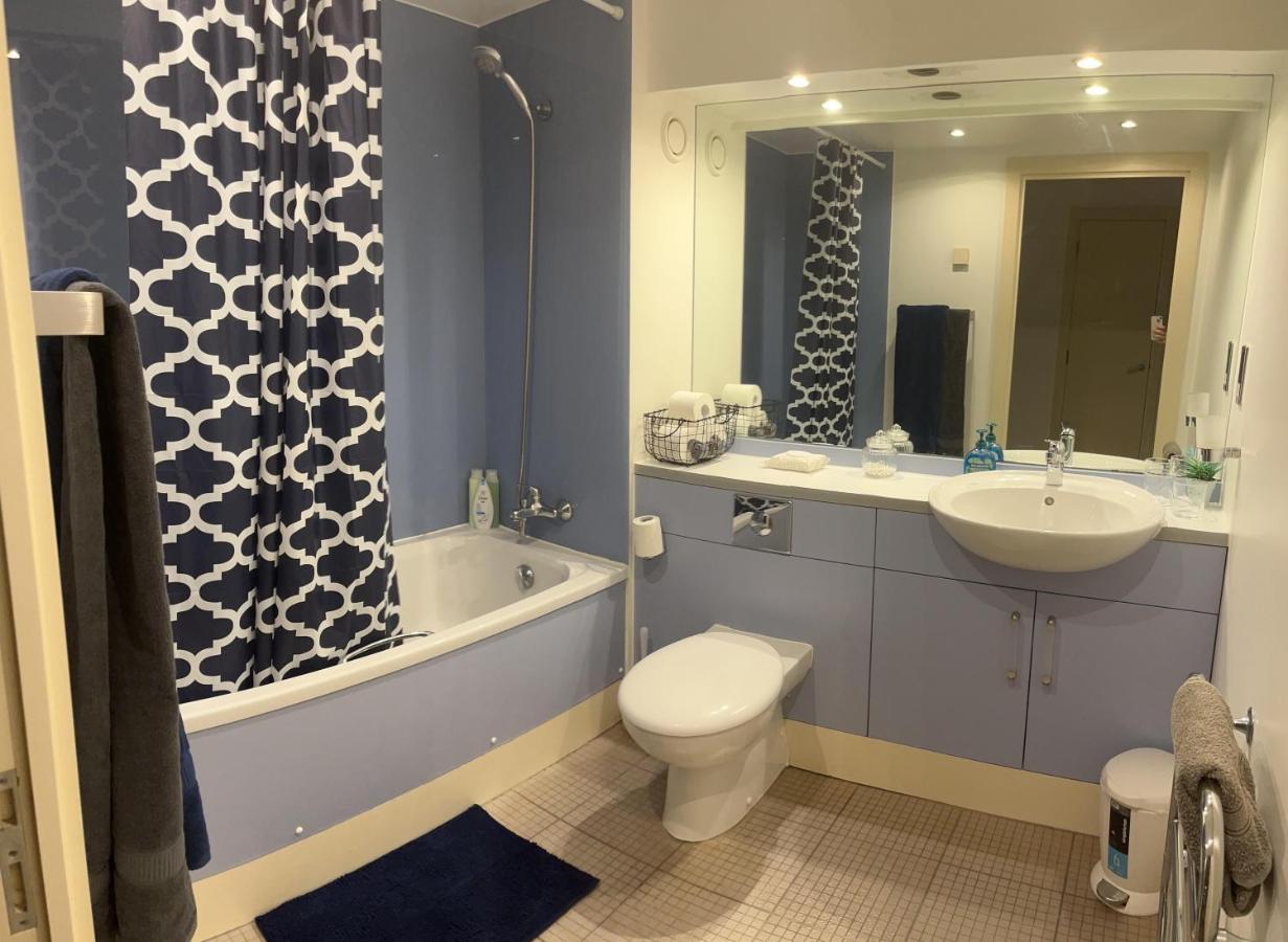 Large Room And Private Bathroom Londres Extérieur photo